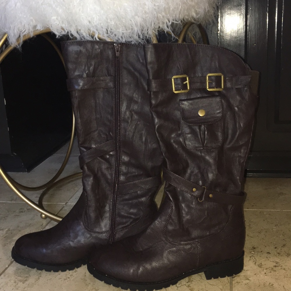 Brown boots. Excellent condition! Size 10